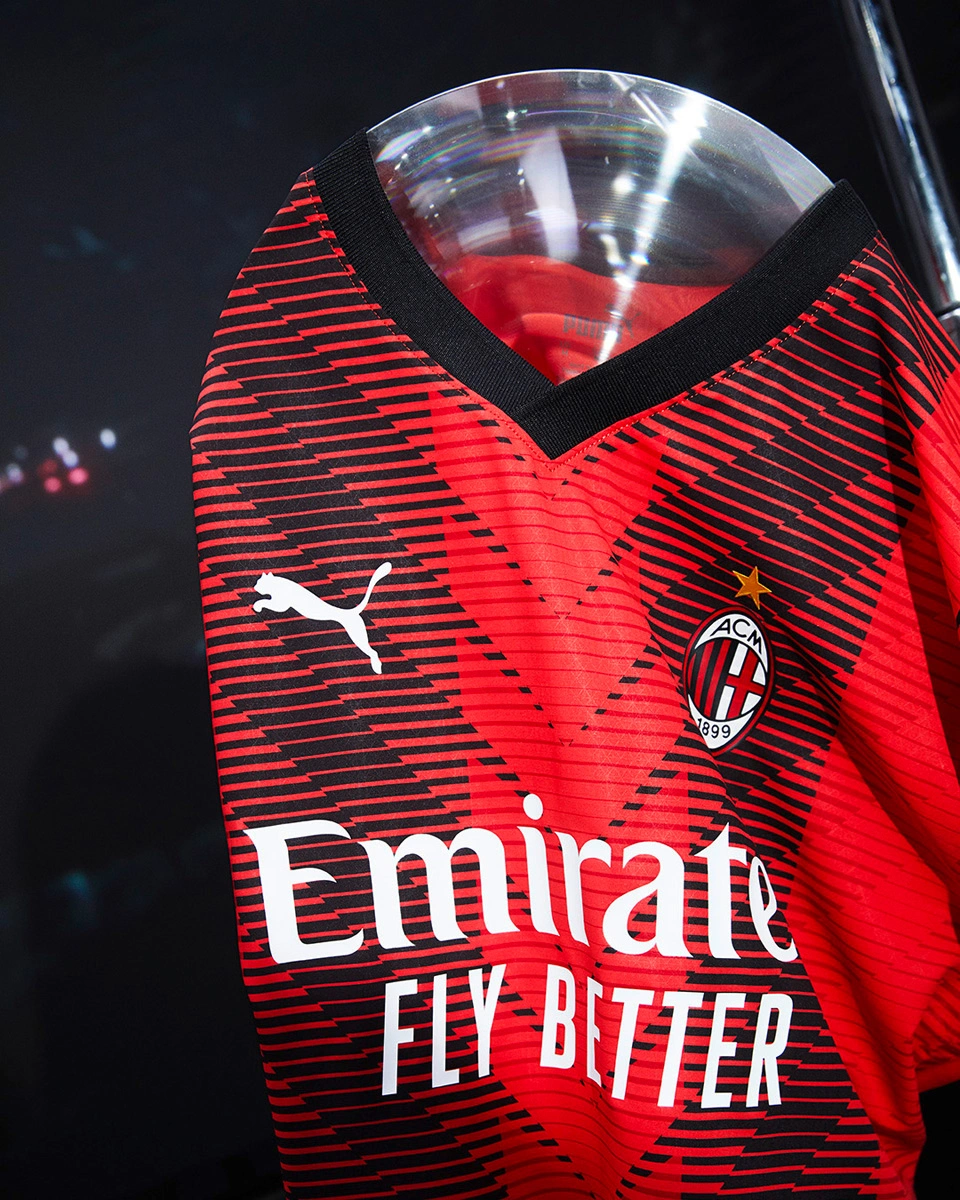 实现中超三连冠、队史第4冠，海港官方社媒发文庆祝（海港加冕中超三连冠、达成队史第四冠，官方社媒发文庆祝）