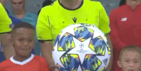 巴萨遭遇危险对手！法兰克福进攻凶猛防守漏洞百出，欧冠生死战提前上演（欧冠生死前哨战：巴萨遭遇法兰克福，进攻火力爆棚、防线漏洞频出）