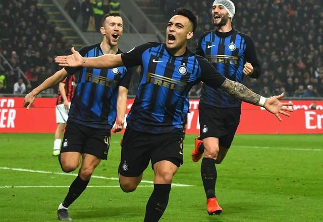 费迪南德之子洛伦兹签下首份职业合同，新赛季为布莱顿U21效力（费迪南德之子洛伦兹完成职业首签，新赛季将代表布莱顿U21出战）