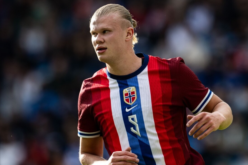 大连英博向上海海港发贺信：祝贺海港夺得2025赛季中超冠军（大连英博致信上海海港：恭贺2025赛季中超夺冠）