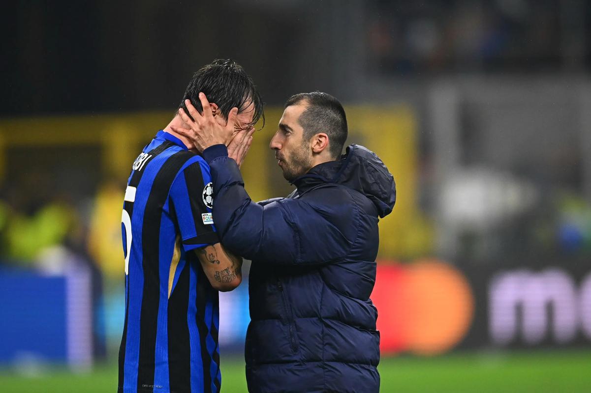 TA：皇马寻求引进后卫和中场；他们愿听取对罗德里戈的报价（TA：皇马寻求补强后卫与中场，同时对罗德里戈报价持开放态度）