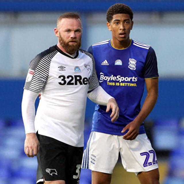 记者：于汉超参加教练员培训班，冬训时以助教身份与申花会合（记者称于汉超正参加教练员培训，冬训将以助教身份与申花汇合）