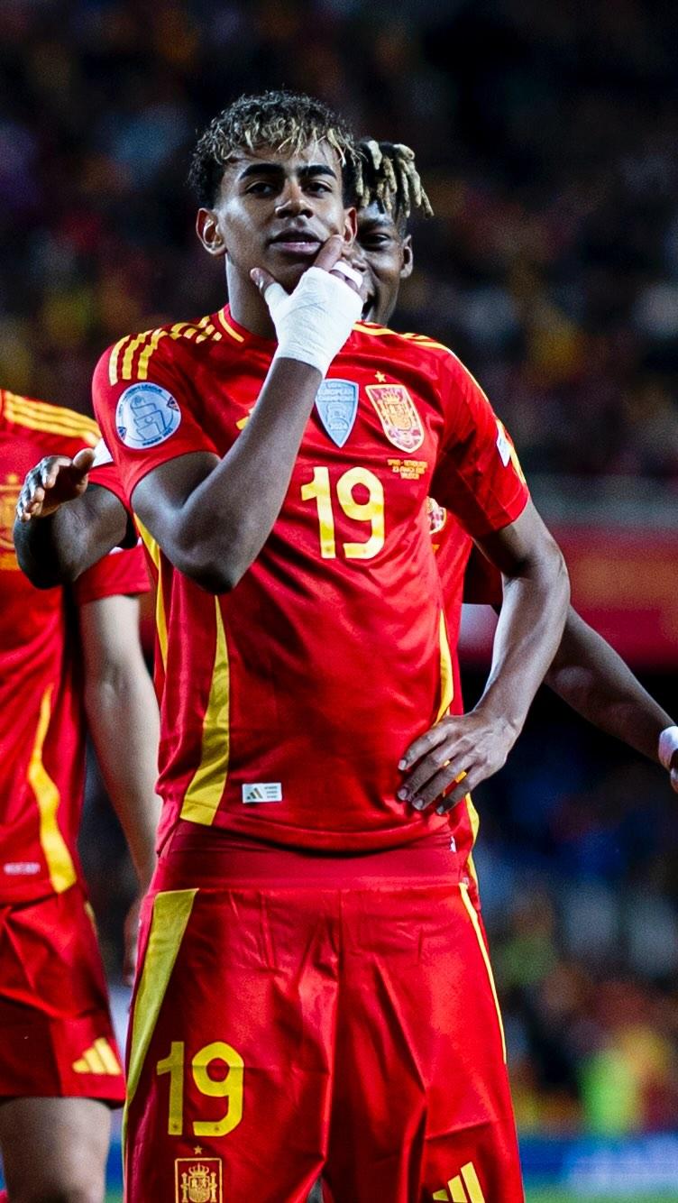 亚马尔：梅西是历史最佳，但我不想成为梅西，我想走自己的路