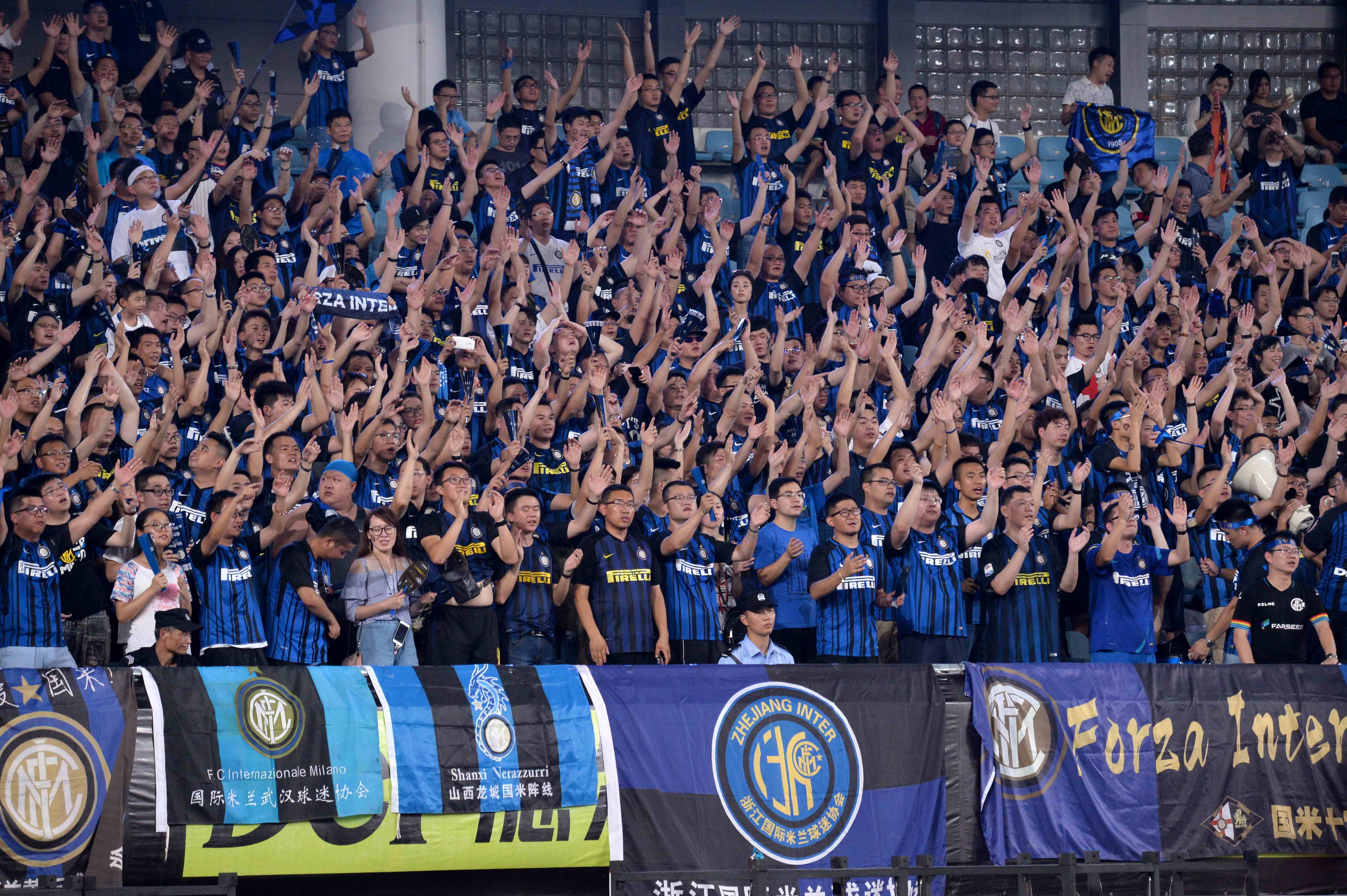 借鉴国米阿德里亚诺改编的莱昂纳多之歌（致敬国米阿德里亚诺演绎的《莱昂纳多之歌）