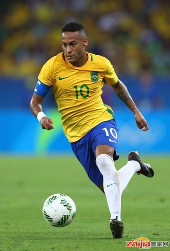 克尼佩尔超高难度后仰三分命中，黄蜂&猛龙进入加时赛！（克尼佩尔后仰高难三分飙中，黄蜂与猛龙战至加时！）