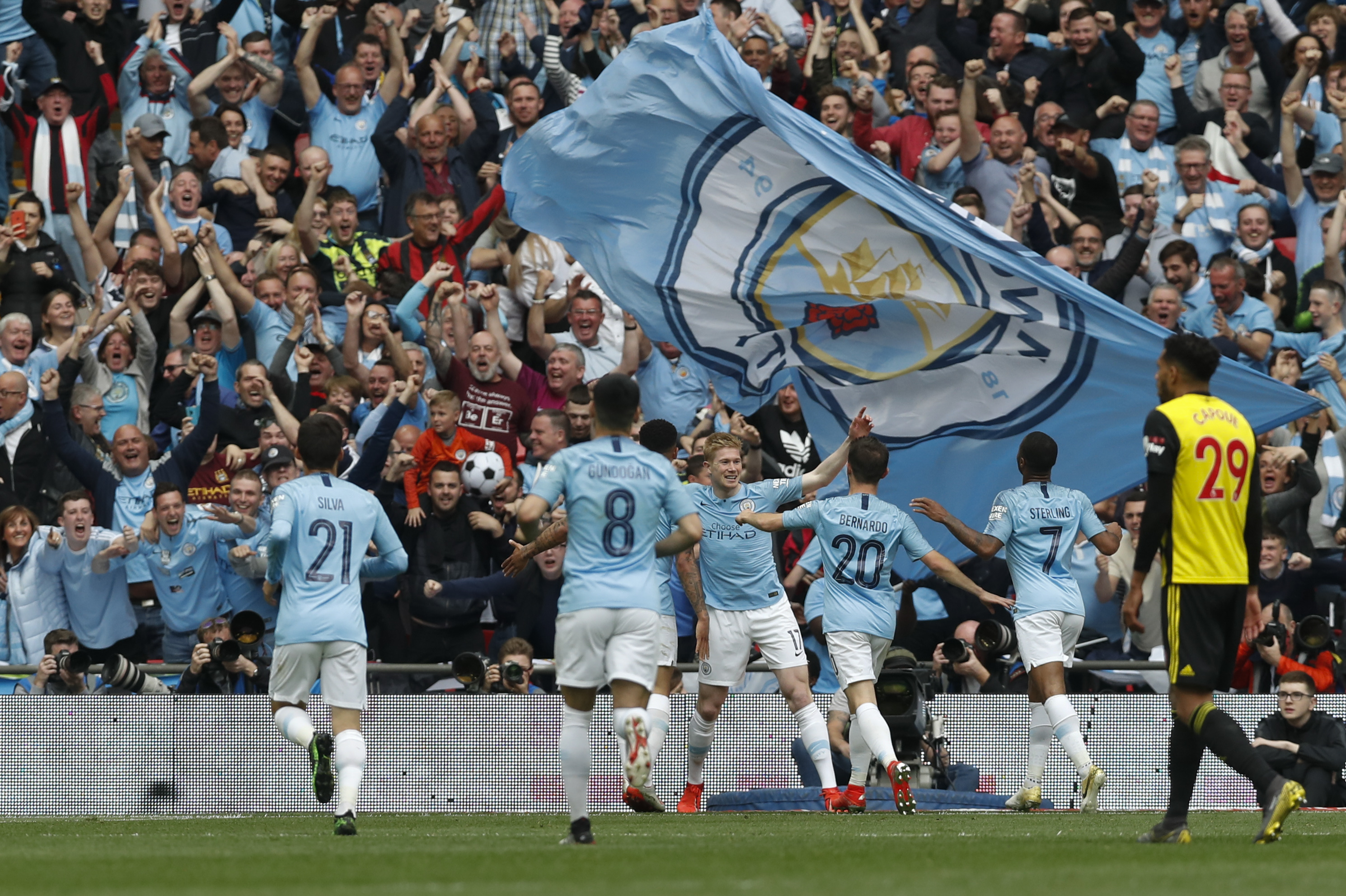 NBA：湖人加时不敌掘金 詹姆斯空砍准三双（湖人加时憾负掘金 詹姆斯准三双难救主）