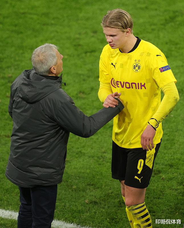 他一句话没说，但态度已经很明显（他沉默不语，态度一清二楚）