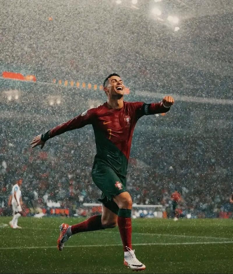 跟队记者：托莫里将被征召出战罗马，圣地亚哥无缘参赛（随队记者：托莫里入围战罗马名单，圣地亚哥将缺席）