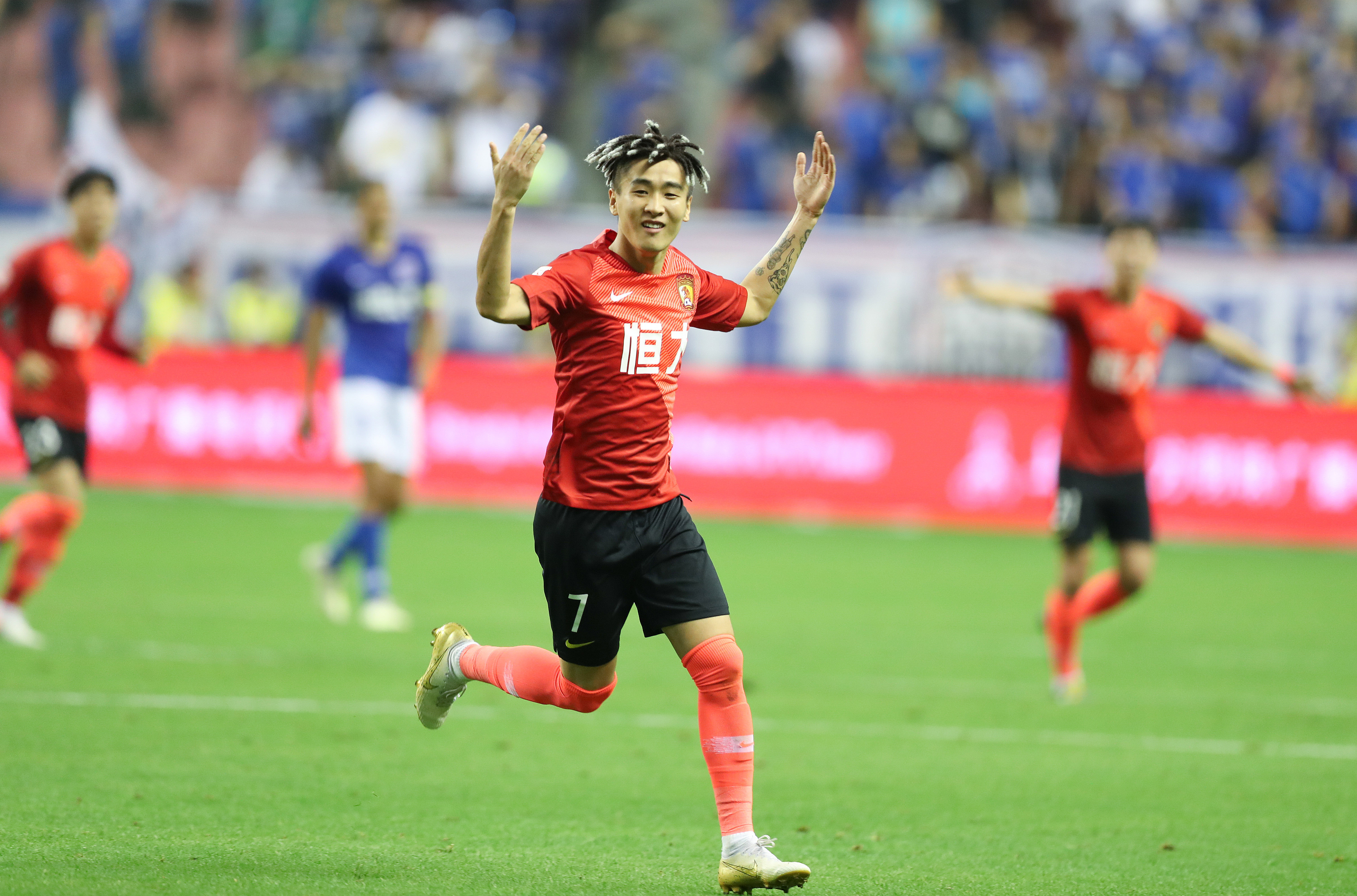 罗马诺：加纳乔仍渴望加盟切尔西，在等切尔西的报价（罗马诺：加纳乔依然盼投切尔西，正等待蓝军报价）