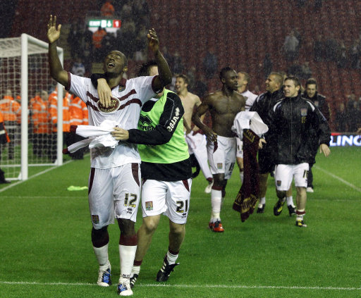 群星闪耀！长虹携手滑雪世界杯，书写“科技+体育”共赢新篇（星光汇聚！长虹联袂滑雪世界杯，开启科技+体育共融新篇）